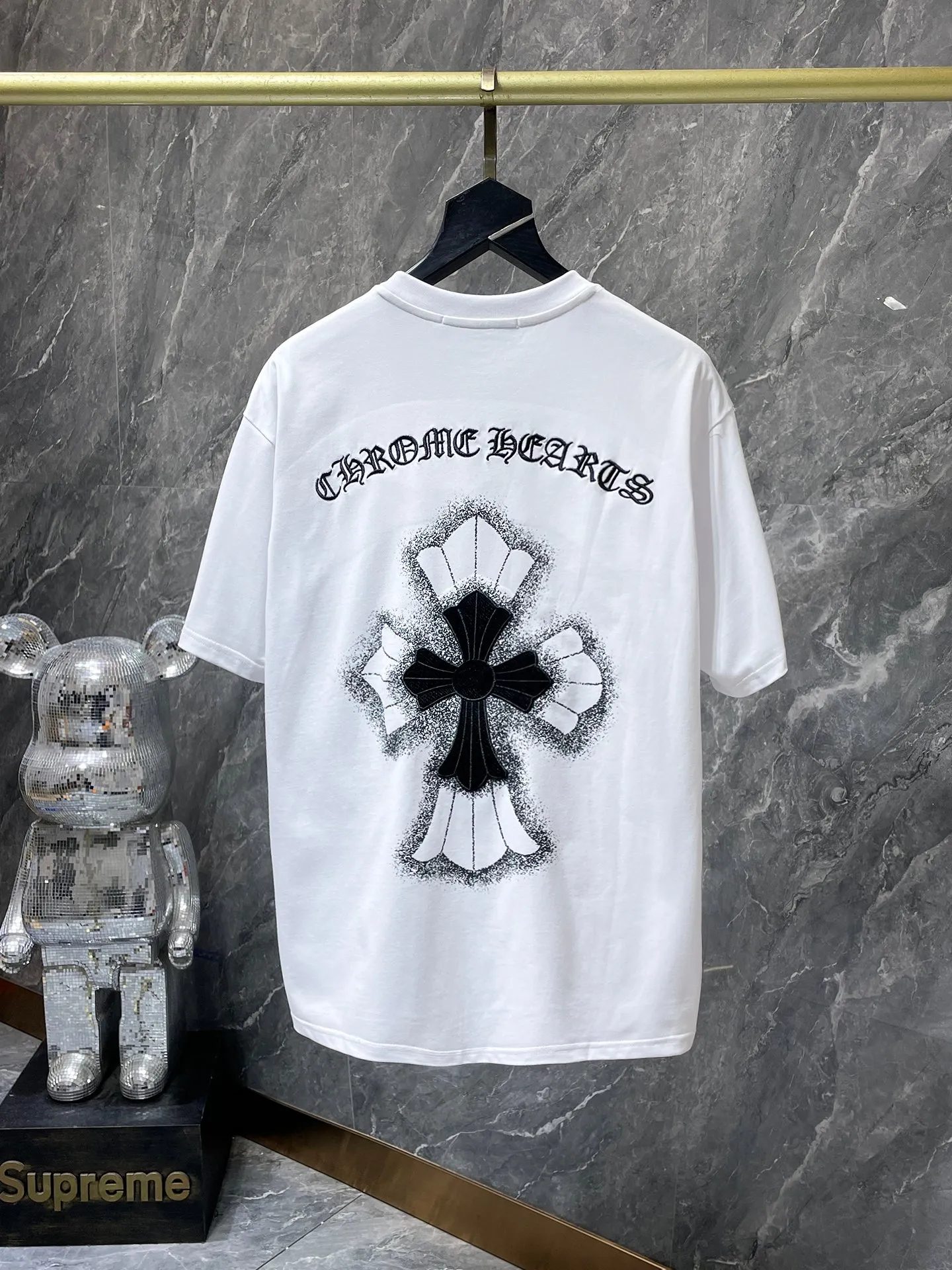 P154 New Chrome Hearts 25ss for summer. High-weight, environmentally friendly and high-quality top-grade fabric. 260g~270g. Croma embroidery, Sanskrit cross and spray-printed short sleeves. Counter synchronization. 1:1 replica version. Recommended color: black. White. Size: S, M, L, XL.